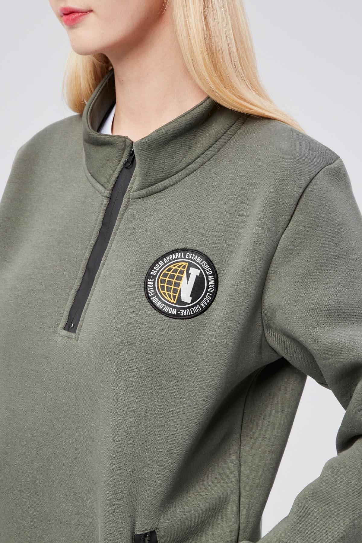 Dik Yaka Kadın Haki Slim Fit Sweatshirt 24FWW64083