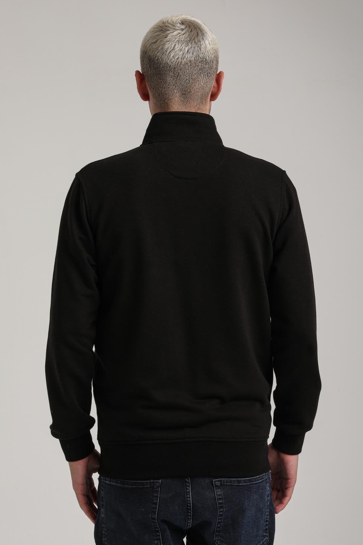 Dik Yaka Siyah Slim Fit Sweatshirt 24FWM60196