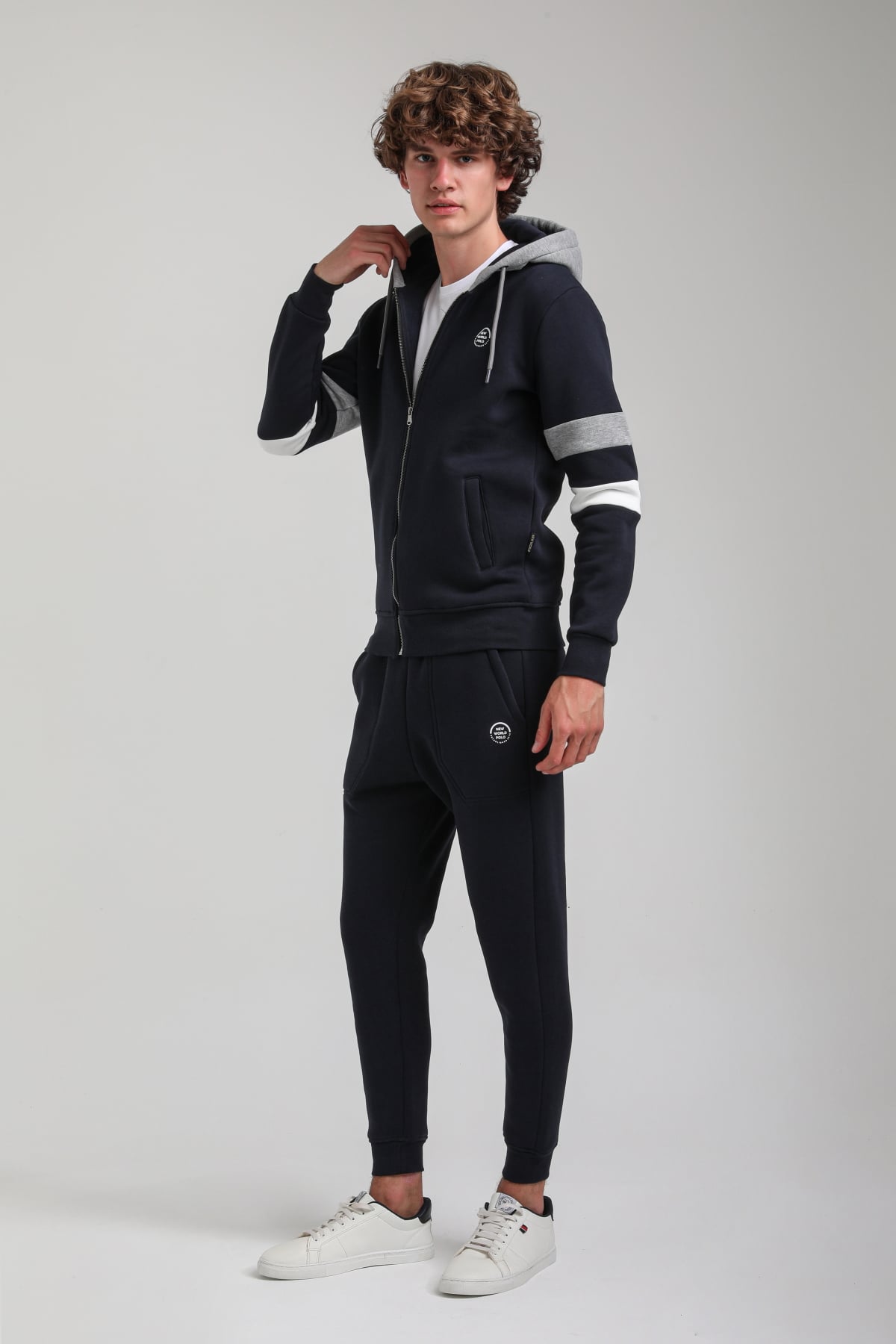 Kapşonlu Ve Fermuarlı Lacivert Slim Fit Full-Zip Sweatshirt 23FWM64068