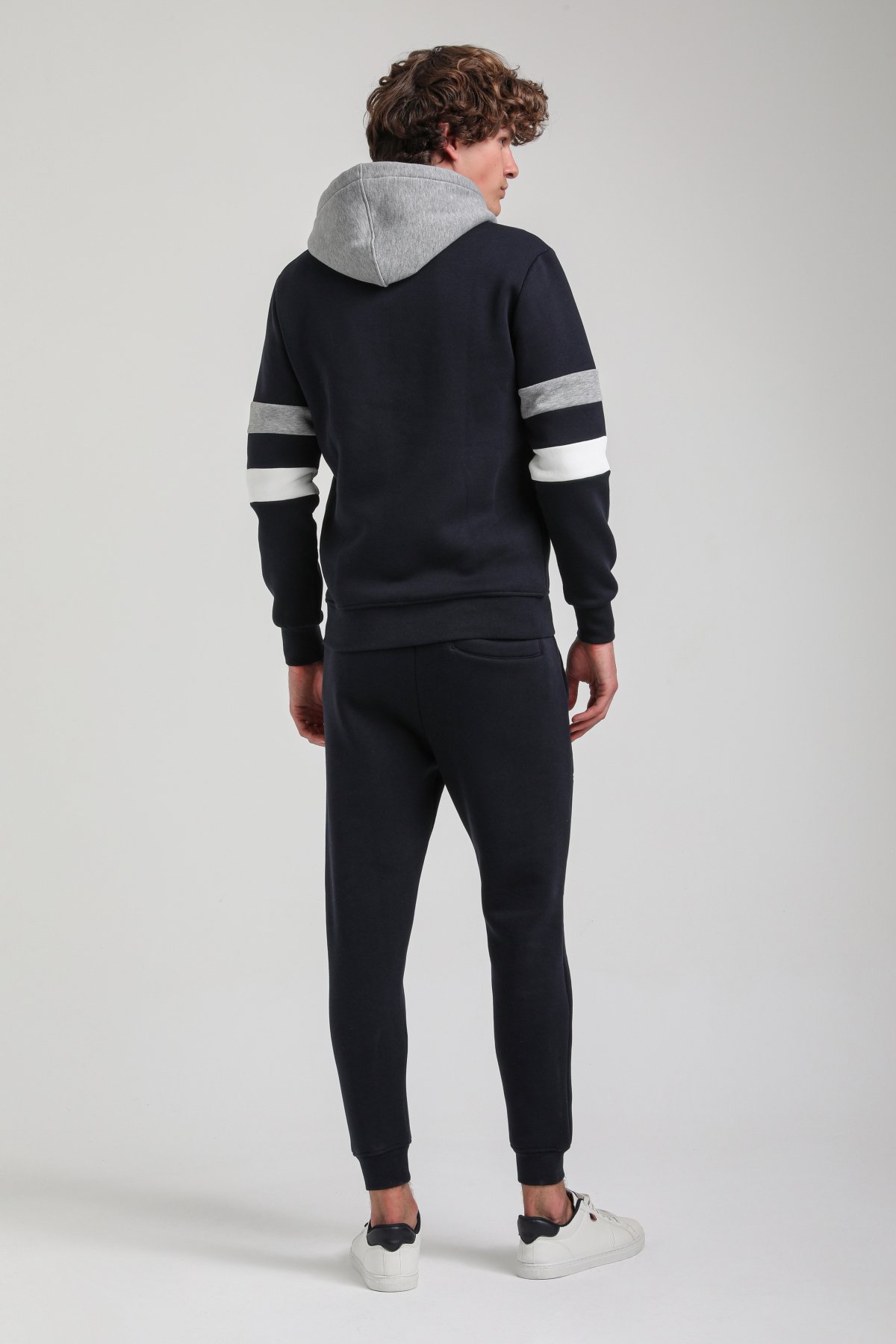 Kapşonlu Ve Fermuarlı Lacivert Slim Fit Full-Zip Sweatshirt 23FWM64068