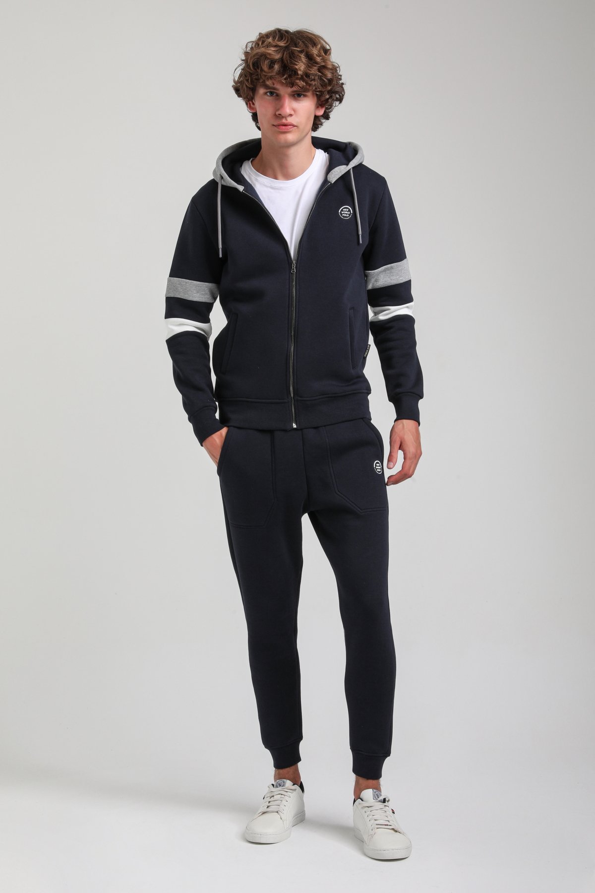 Kapşonlu Ve Fermuarlı Lacivert Slim Fit Full-Zip Sweatshirt 23FWM64068