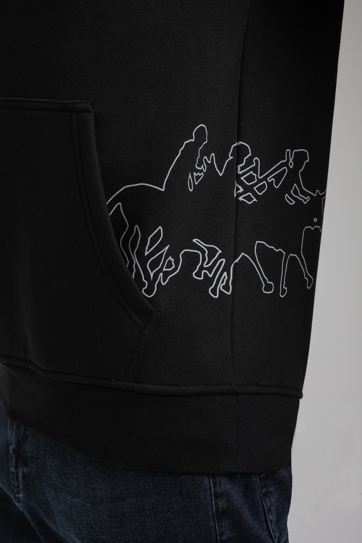 Kapüşonlu Siyah Slim Fit Hoodie 23FWM64044