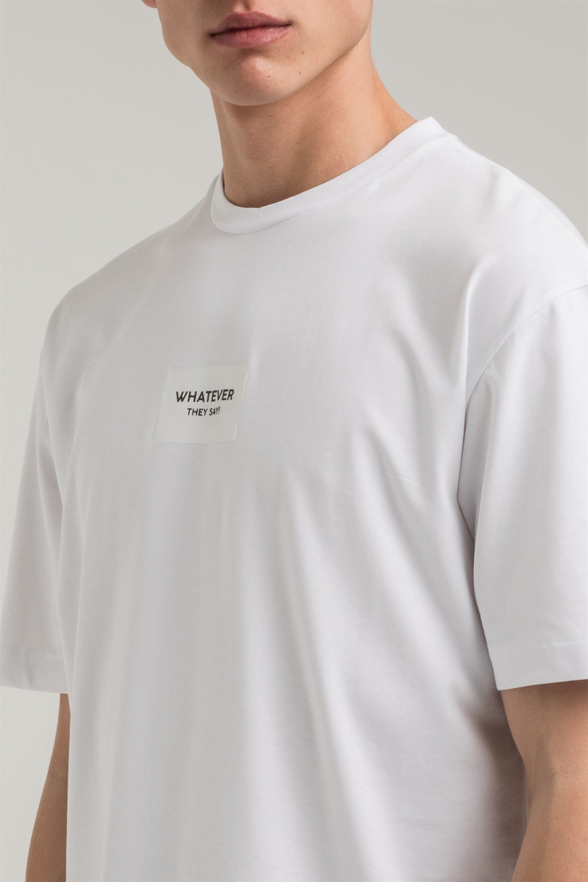 New World Polo Bisiklet Yaka Beyaz Oversize Baskılı T-Shirt 21SSM20231