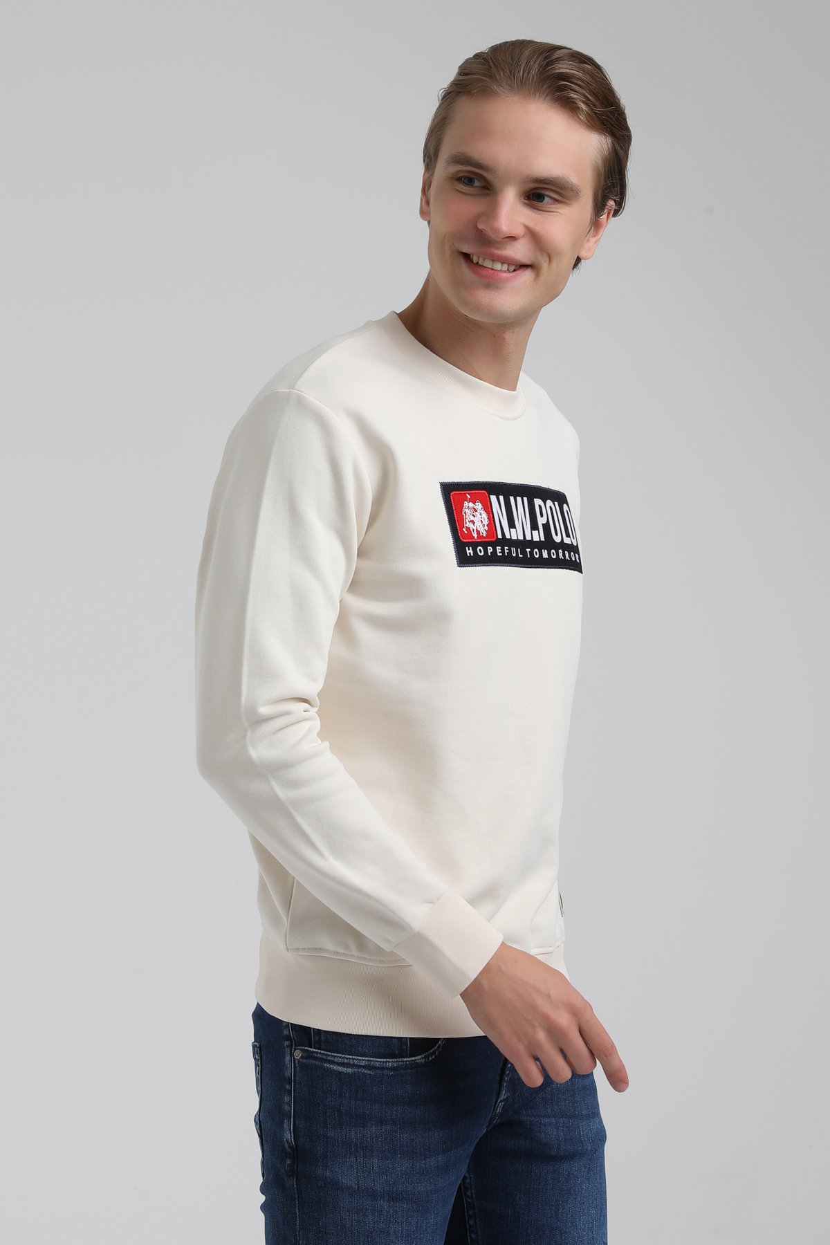 New World Polo Bisiklet Yaka Ekru Regular Sweatshirt 22FWM60127