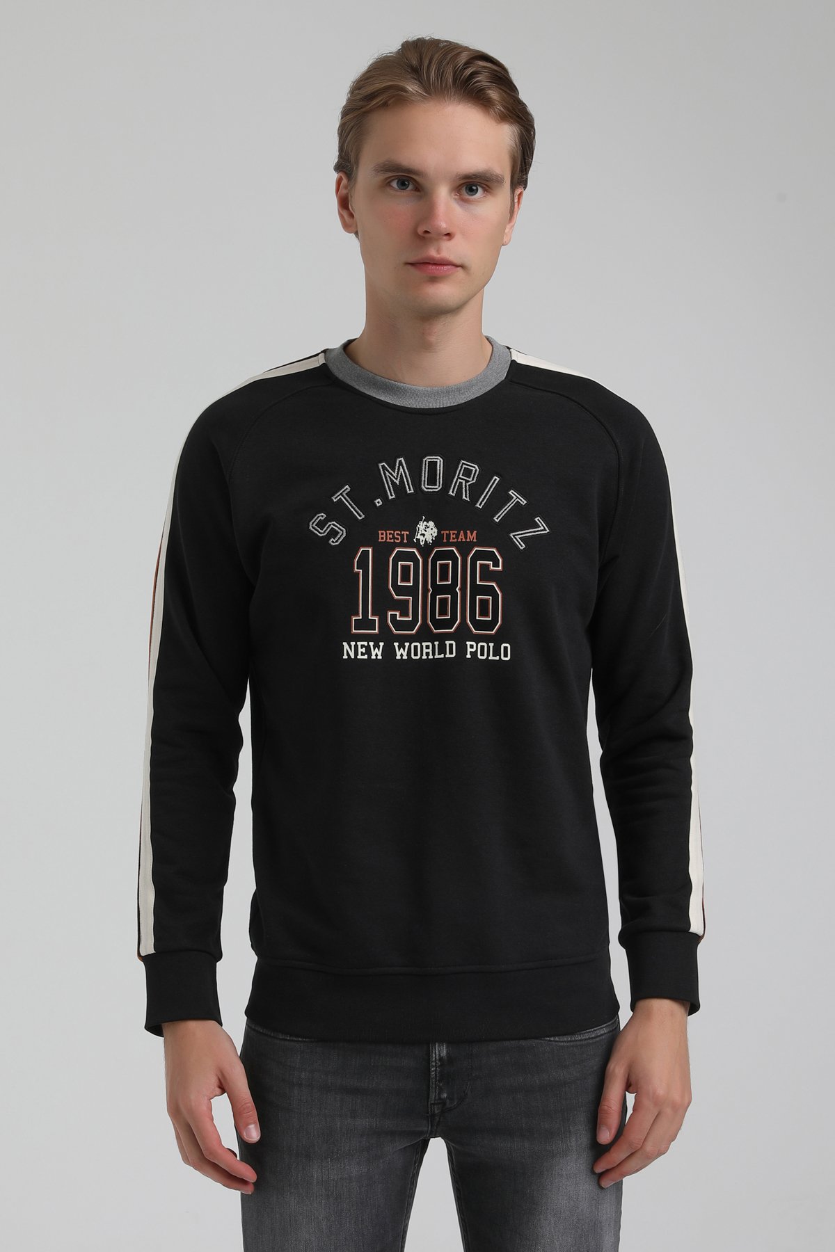 New World Polo Bisiklet Yaka Siyah Regular Sweatshirt 22FWM60138