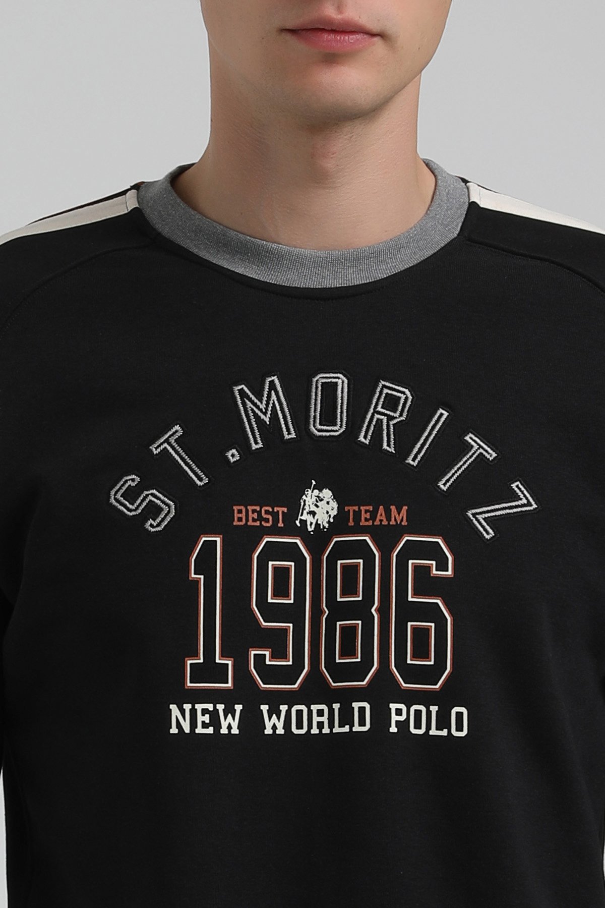 New World Polo Bisiklet Yaka Siyah Regular Sweatshirt 22FWM60138