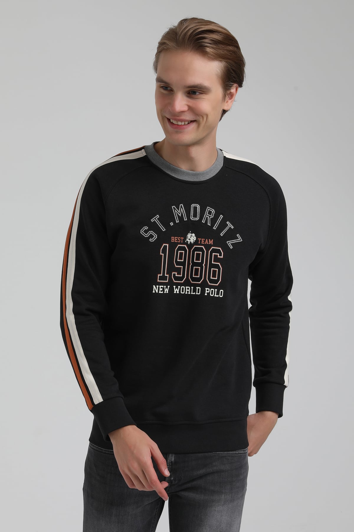 New World Polo Bisiklet Yaka Siyah Regular Sweatshirt 22FWM60138