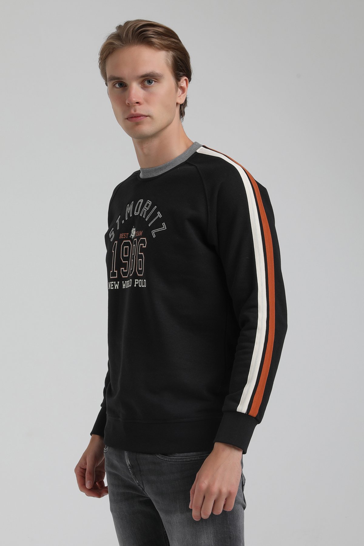 New World Polo Bisiklet Yaka Siyah Regular Sweatshirt 22FWM60138