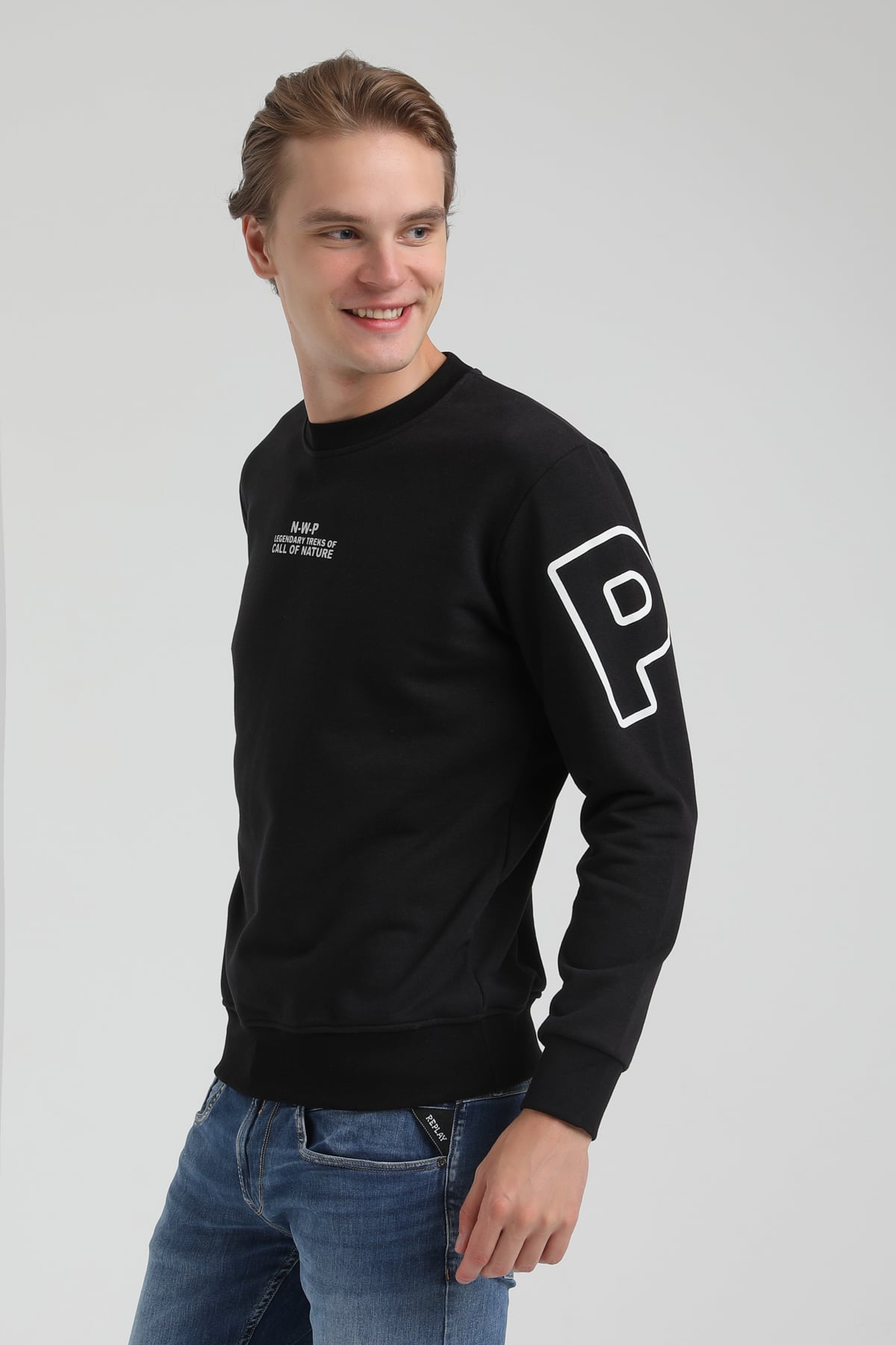 New World Polo Bisiklet Yaka Siyah Regular Sweatshirt 22FWM60126