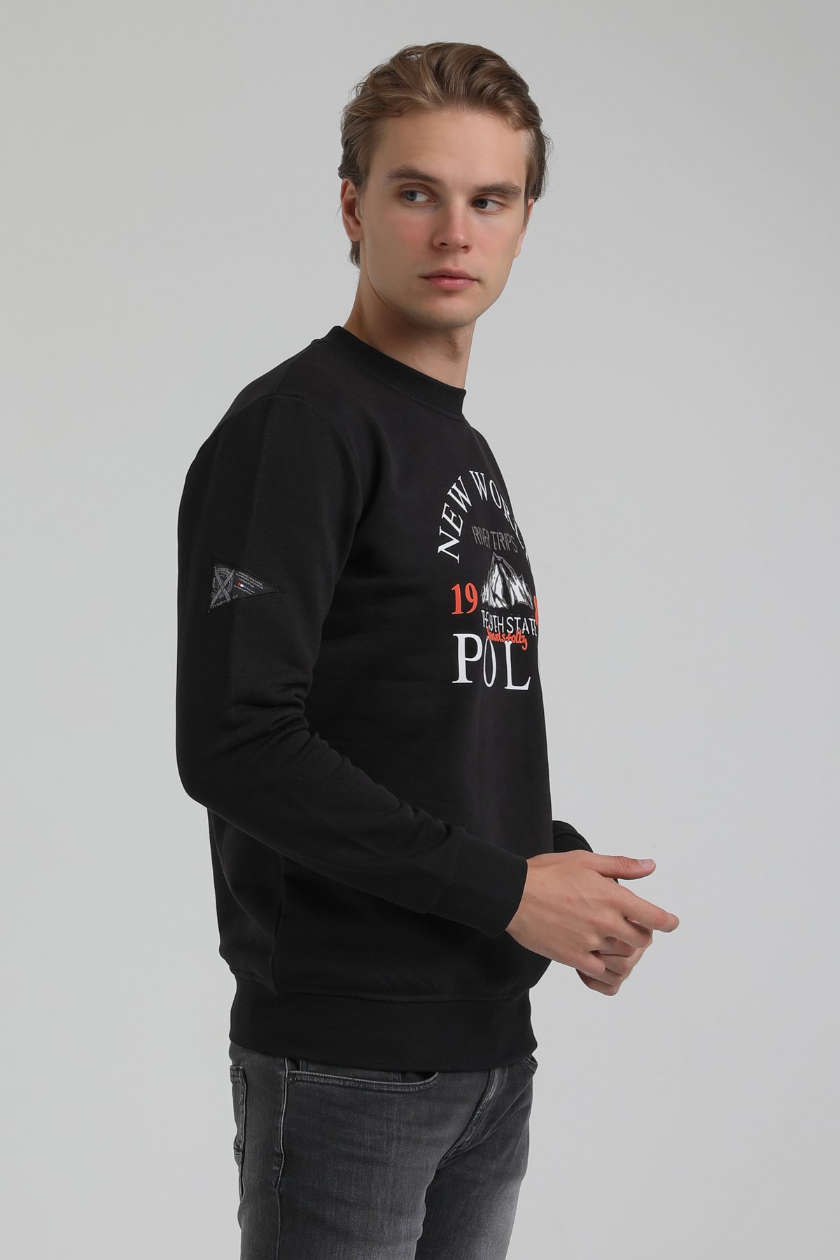 New World Polo Bisiklet Yaka Siyah Regular Sweatshirt 22FWM60133