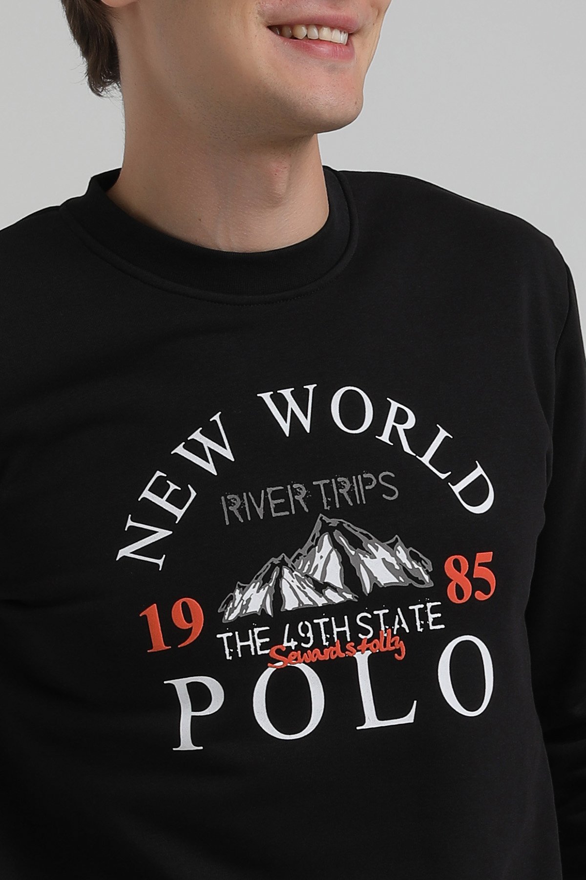 New World Polo Bisiklet Yaka Siyah Regular Sweatshirt 22FWM60133