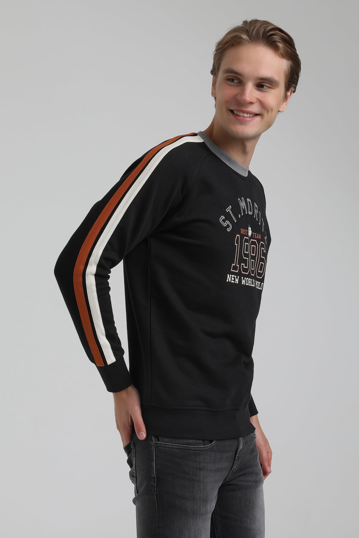 New World Polo Bisiklet Yaka Siyah Regular Sweatshirt 22FWM60138