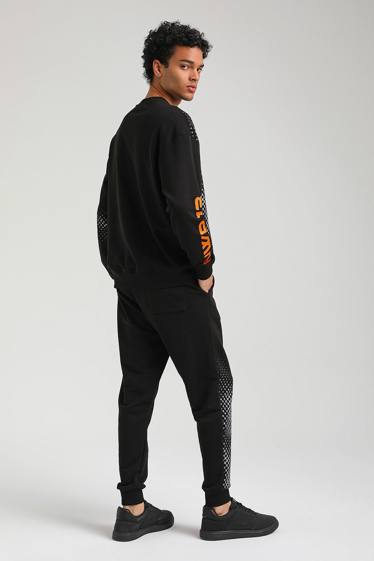 New World Polo Bisiklet Yaka Siyah Slim Fit Sweatshirt 23FWM60157
