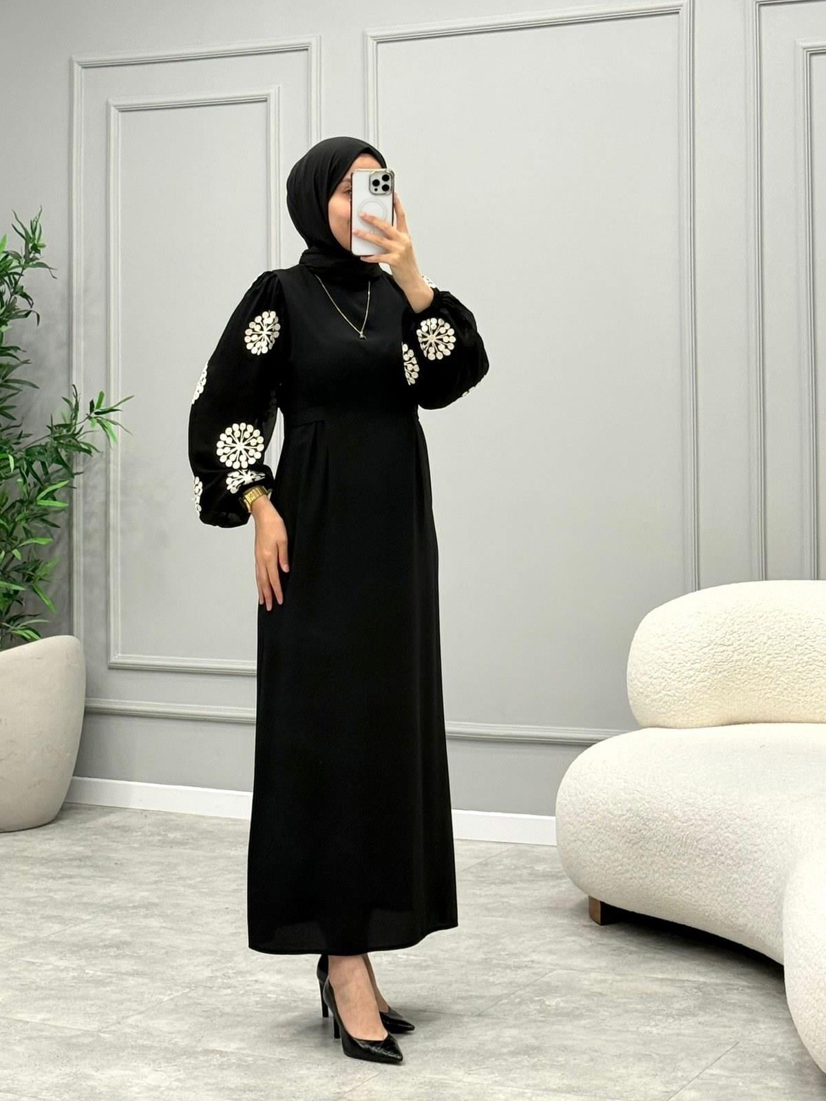 Kolu Nakışlı Krep Elbise Siyah