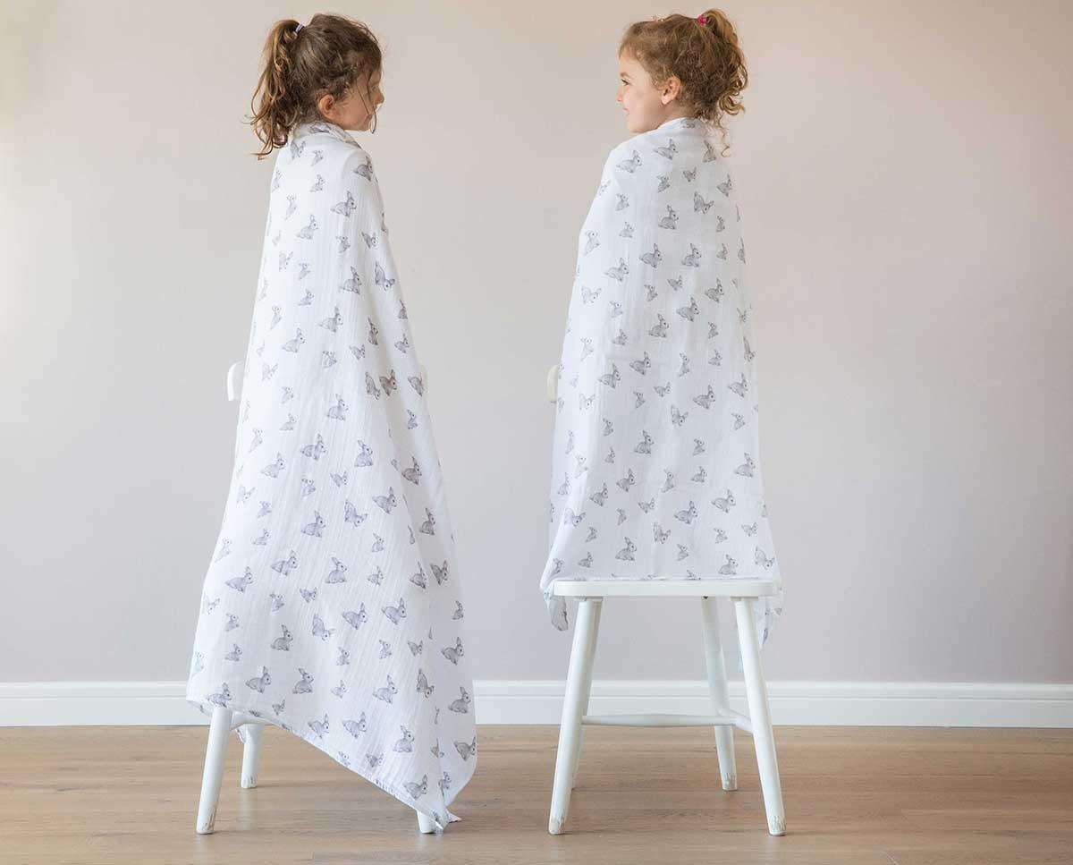 Deux Lapins Iconique Lapin Müslin Bebek Örtüsü