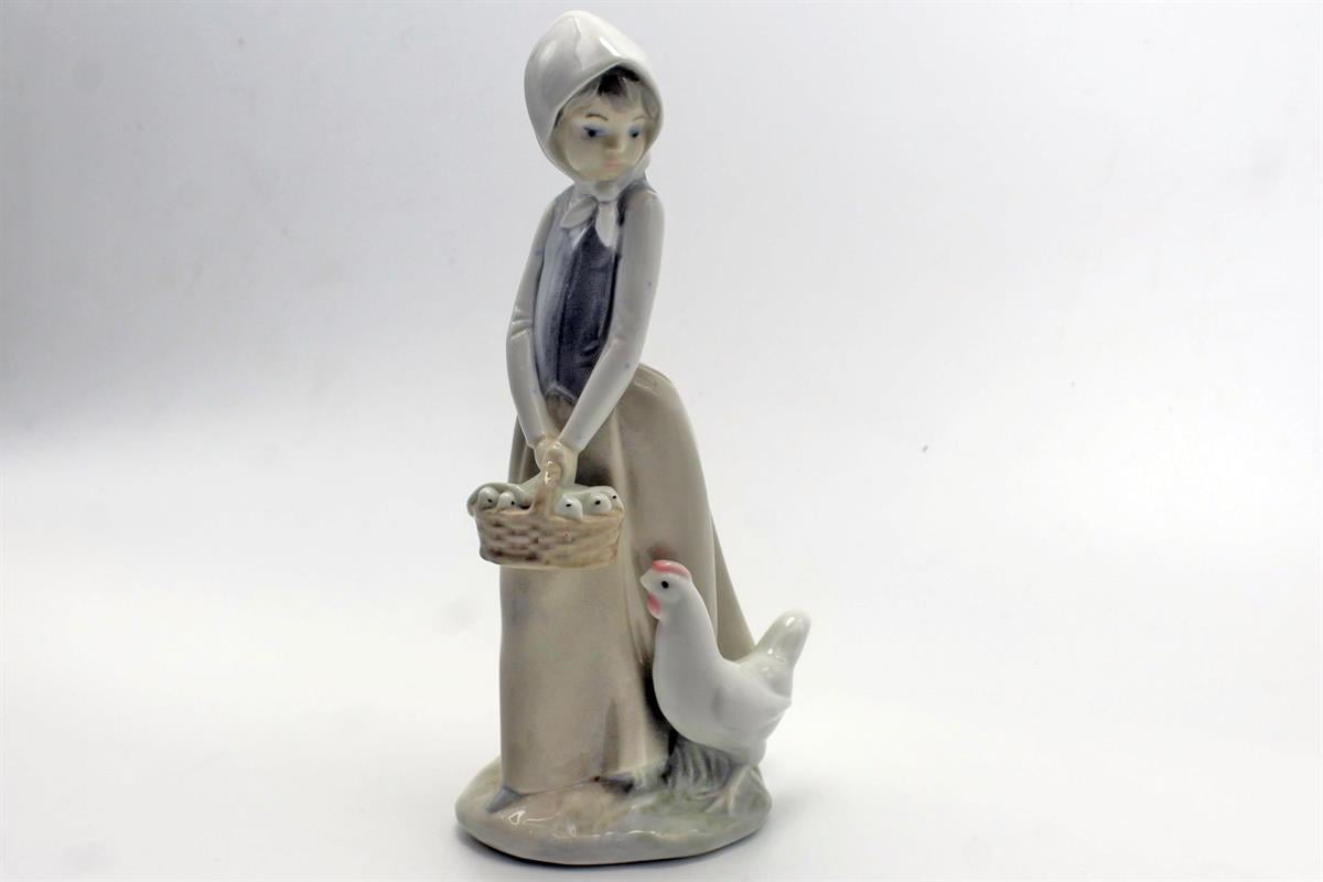 Design of LuxuryLLADROM-005742LADRO HEYKEL ANTİKA TAVUKLU KADIN