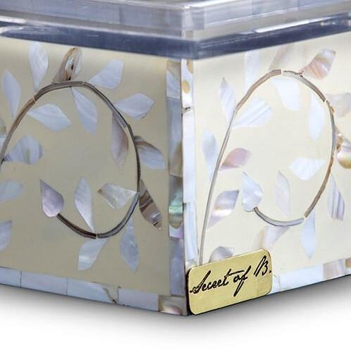 Design of LuxuryTHE SECRETS4166THE SECRETS White floral cake stand (acrylic base)