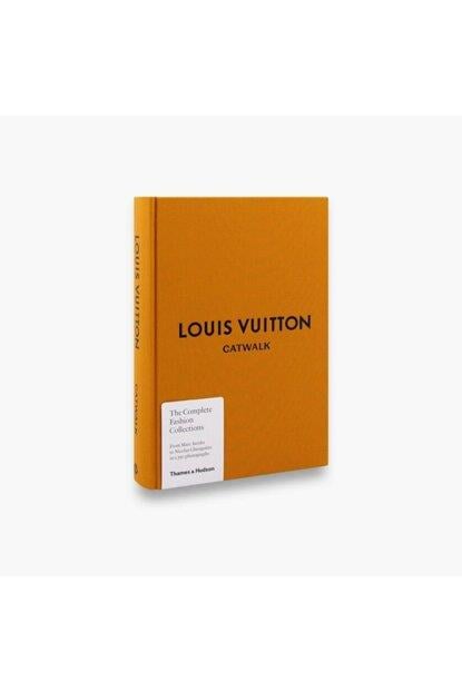 Design of LuxuryDESIGN OF LUXURYM-002808KİTAP LOUIS VUITTON CATWALK | designofluxury.com.tr KİTAP LOUIS VUITTON CATWALK