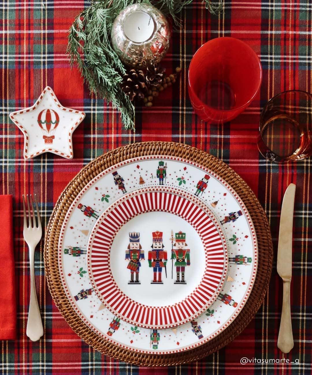 Design of LuxuryEASY LİFE1100 NUTCEasy Life Nutcracker 4'lü Porselen Pasta Tabağı Ø 19 cm