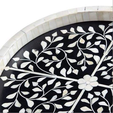 Design of LuxuryTHE SECRETS4142THE SECRETS Black and white floral-patterned mother-of-pearl inlaid round tray