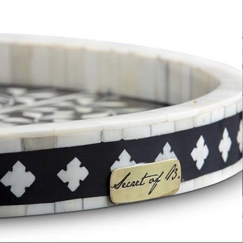 Design of LuxuryTHE SECRETS4142THE SECRETS Black and white floral-patterned mother-of-pearl inlaid round tray