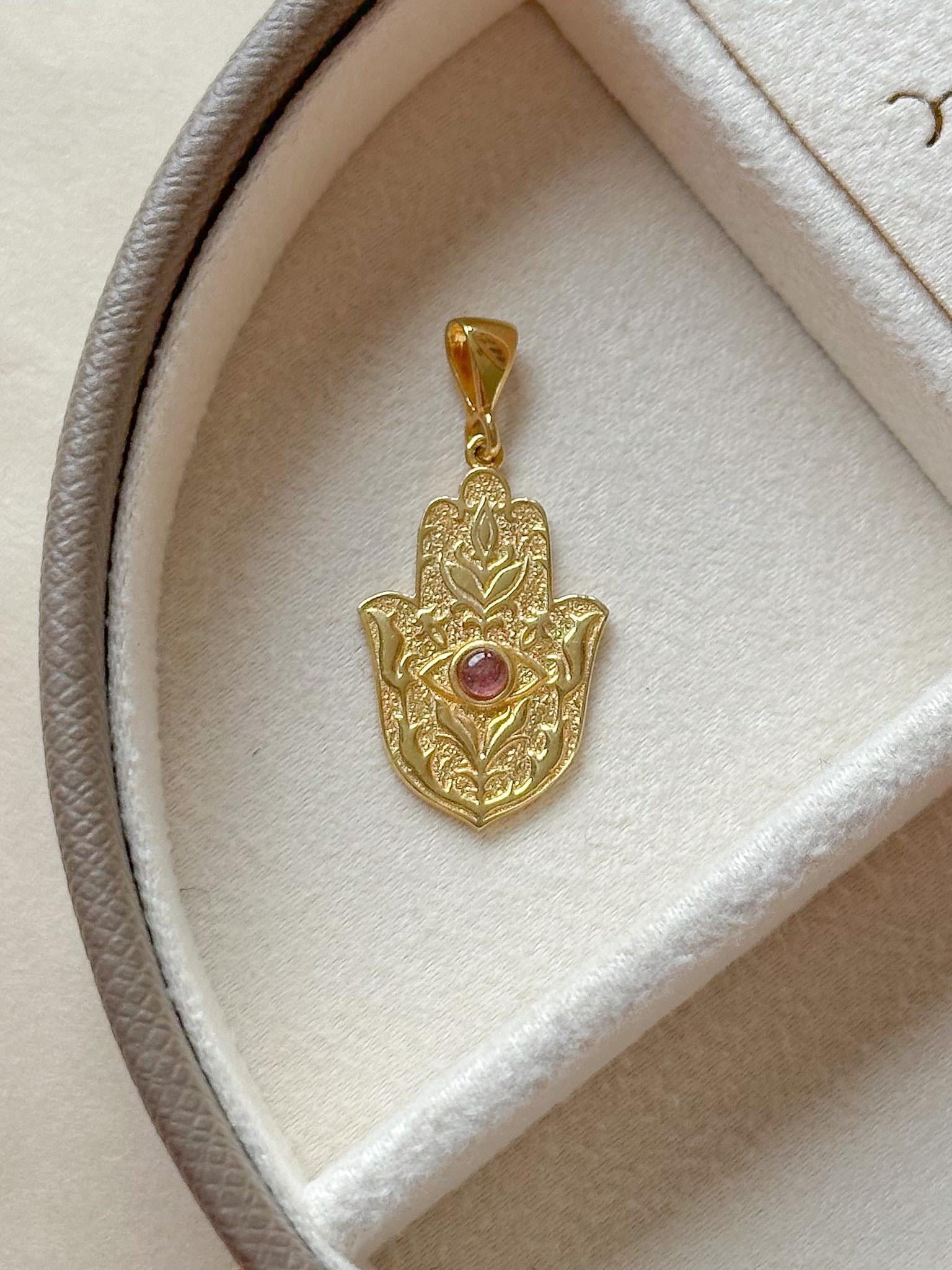 Fatma Ana Eli Figürlü Kolye Ucu - 925 Ayar Gümüş