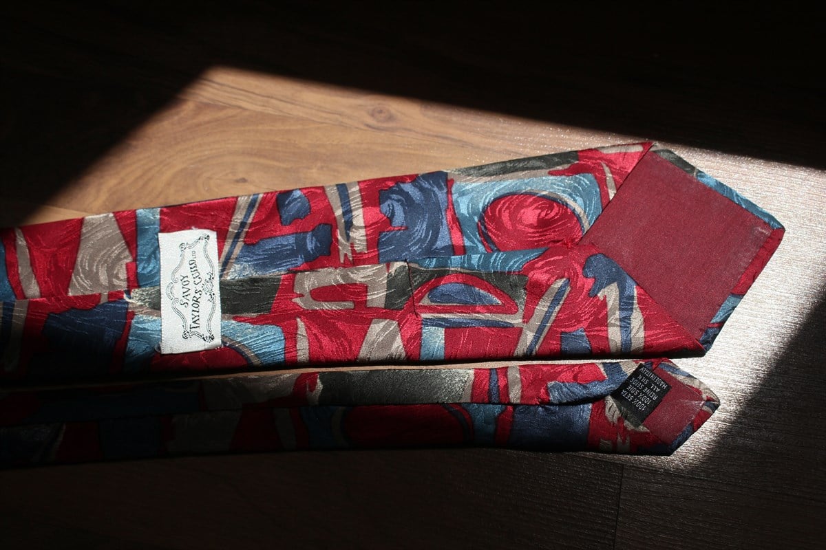 Hand Made Savoy Taylors Guild Ltd %100 Silk Vintage Kravat