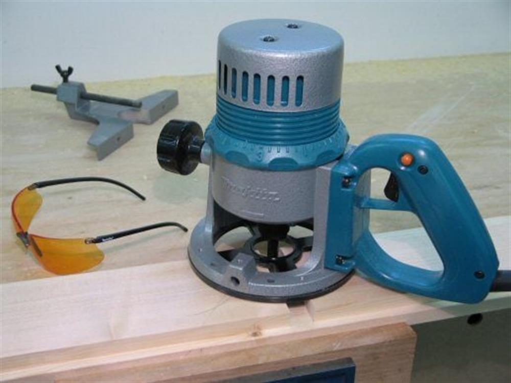 MAKİTAMakineler Makita 3601 B El Freze Makinası