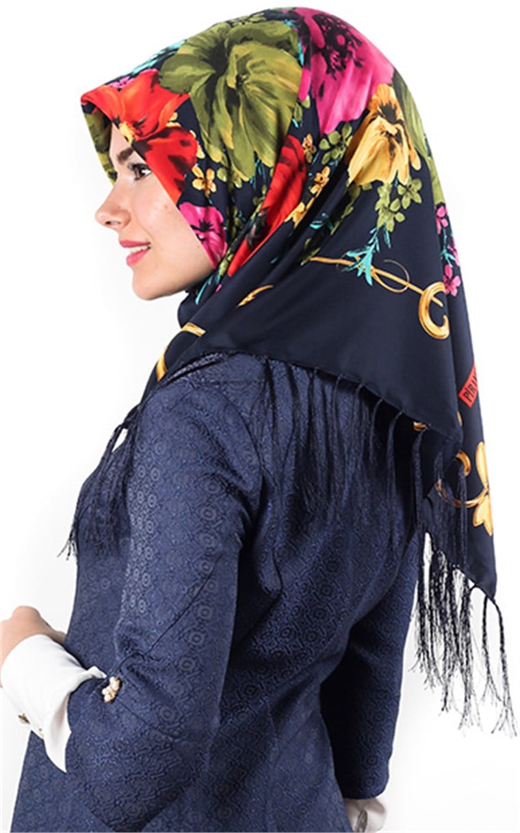 111-0011-24 PİRAMİT PÜSKÜLLÜ EŞARP