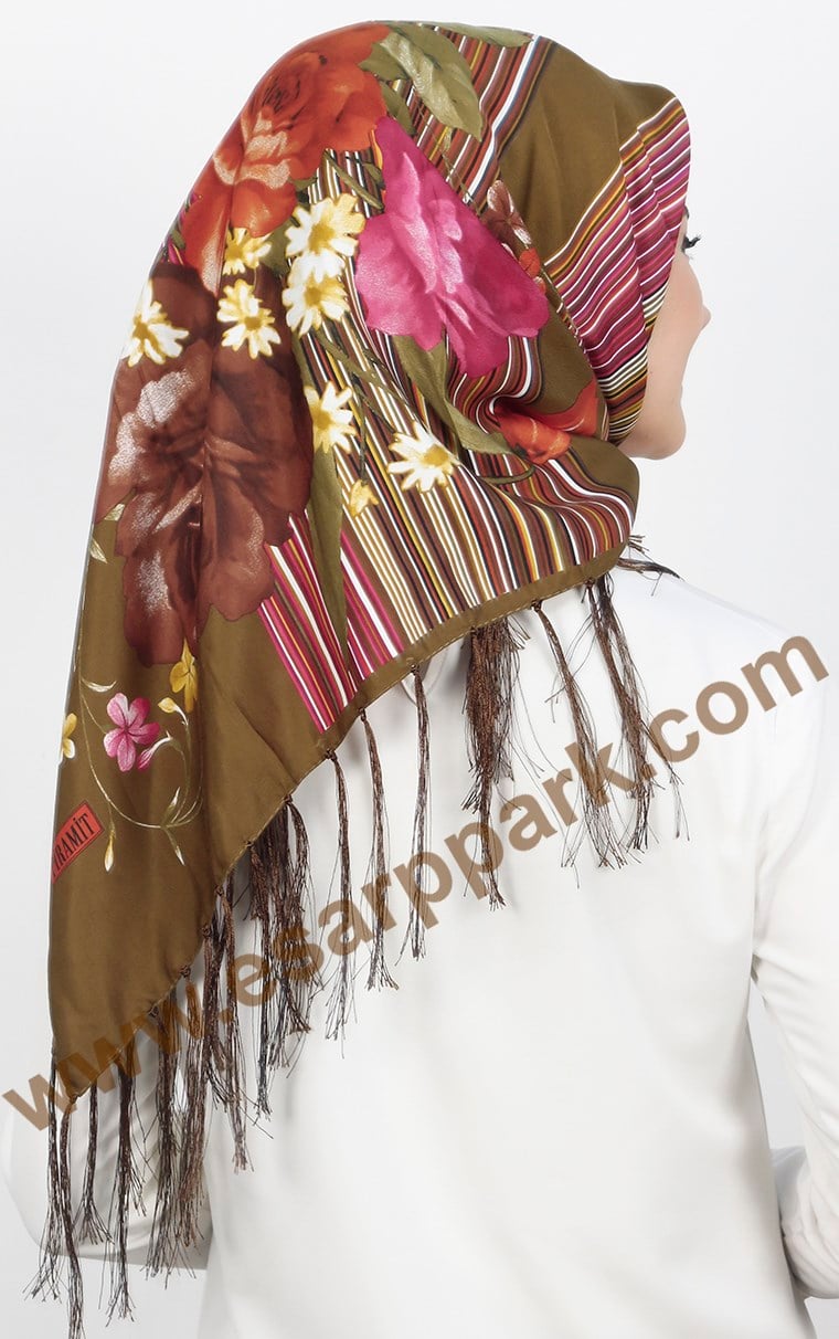 111-0006-01 PİRAMİT PÜSKÜLLÜ EŞARP 