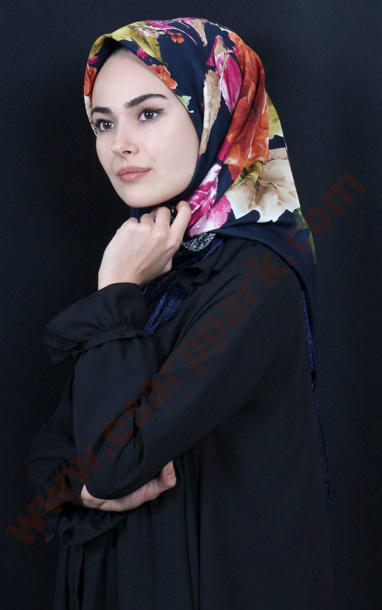 111-0013-15 PİRAMİT PÜSKÜLLÜ EŞARP