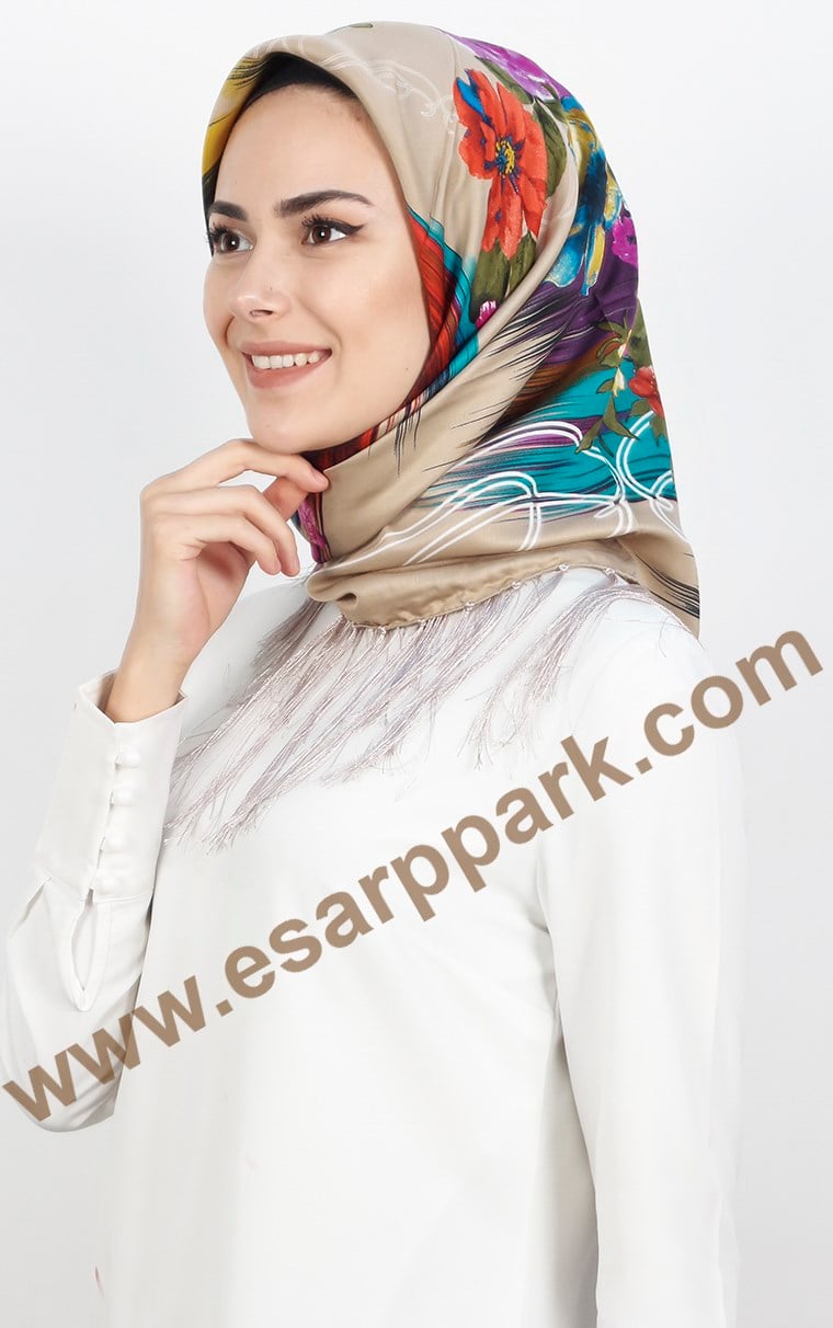 111-0013-26 PİRAMİT PÜSKÜLLÜ EŞARP