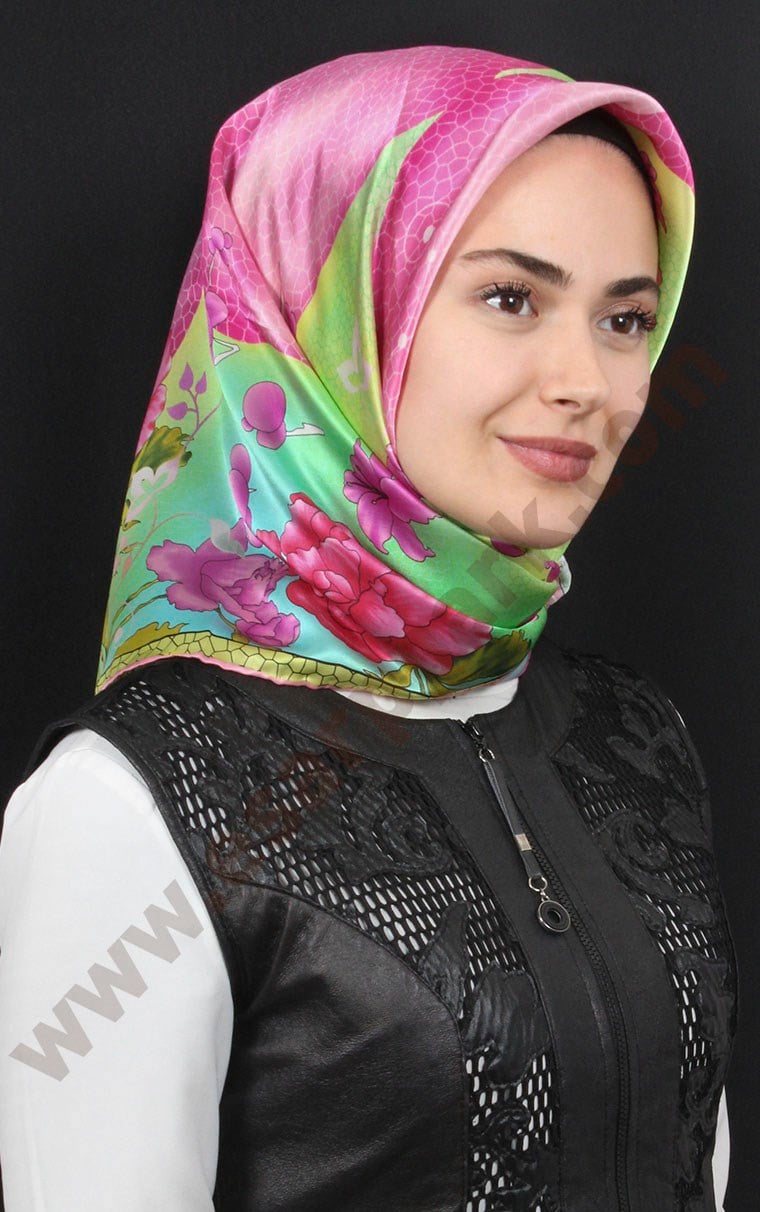 528-0001-22 %30 İPEK EŞARP