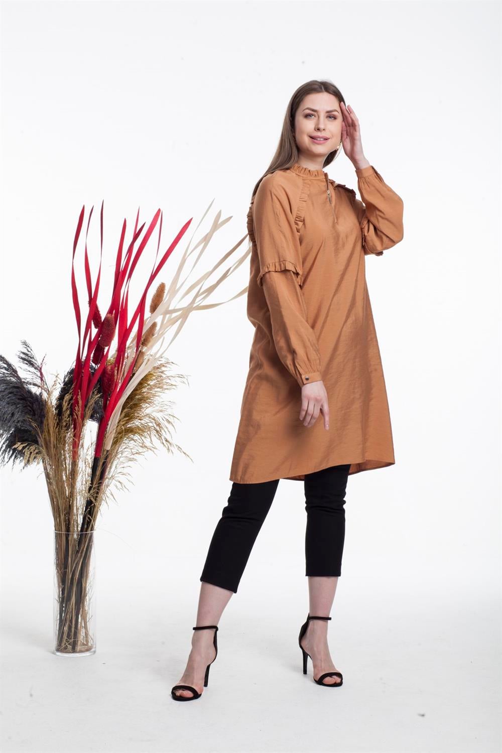Kadın Fırfır Detaylı Fermuarlı Tunik CAMEL
