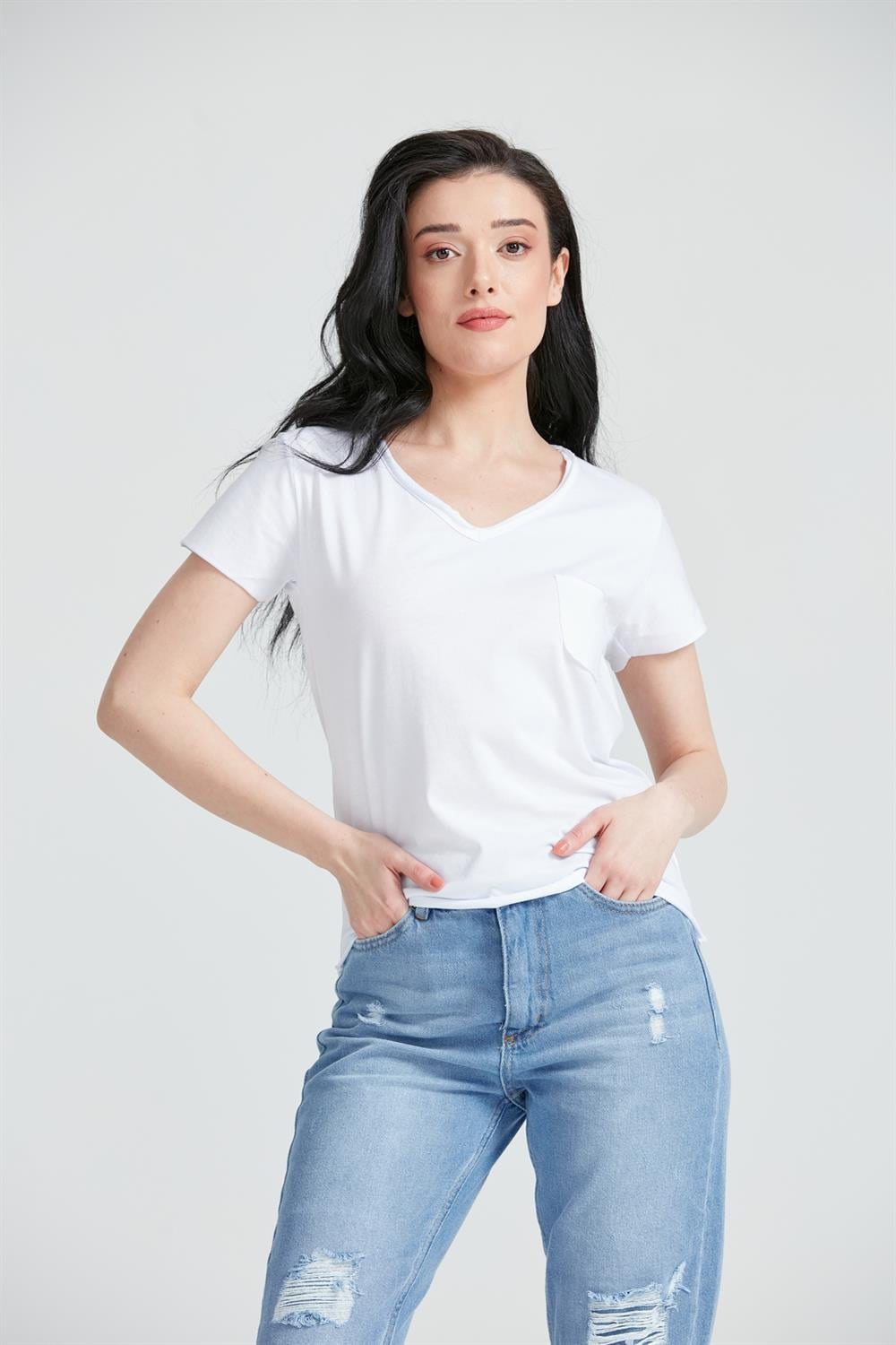 Kadın V Yaka Cepli Basic T-Shirt Beyaz