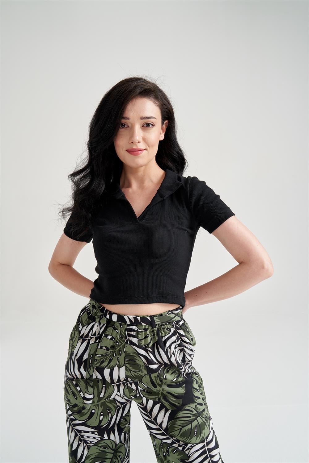 Kadın Yaka Detay Crop Siyah