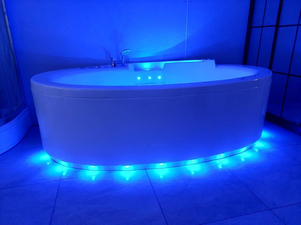 210 x 125 Bağımsız Elips Jakuzi