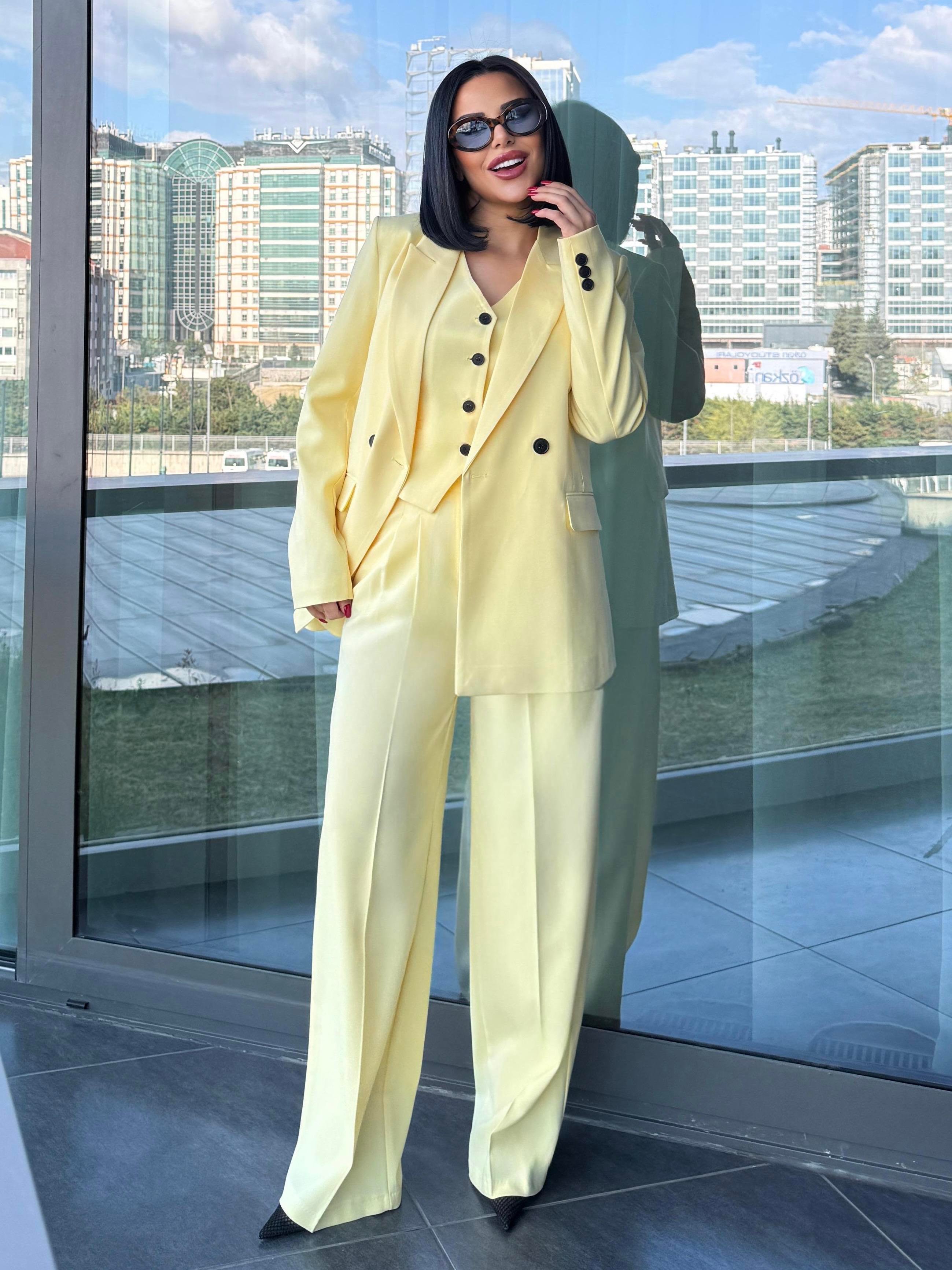 Ariana Üçlü Takım Sarı Çizgili