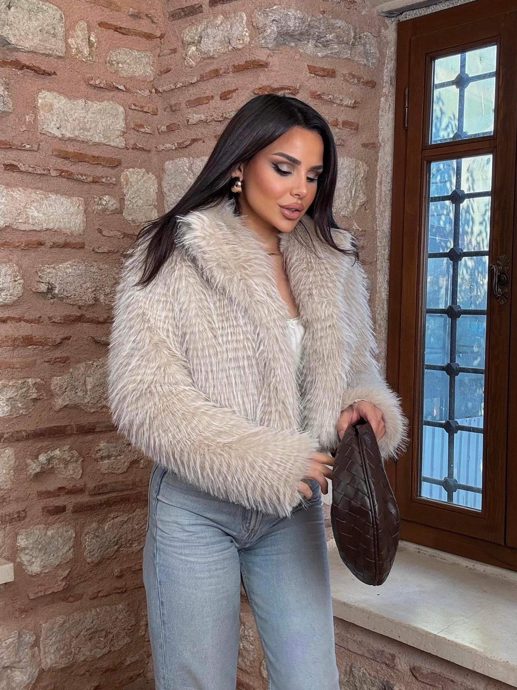Efsun Kat Kat Modelli Crop Kürk Bej