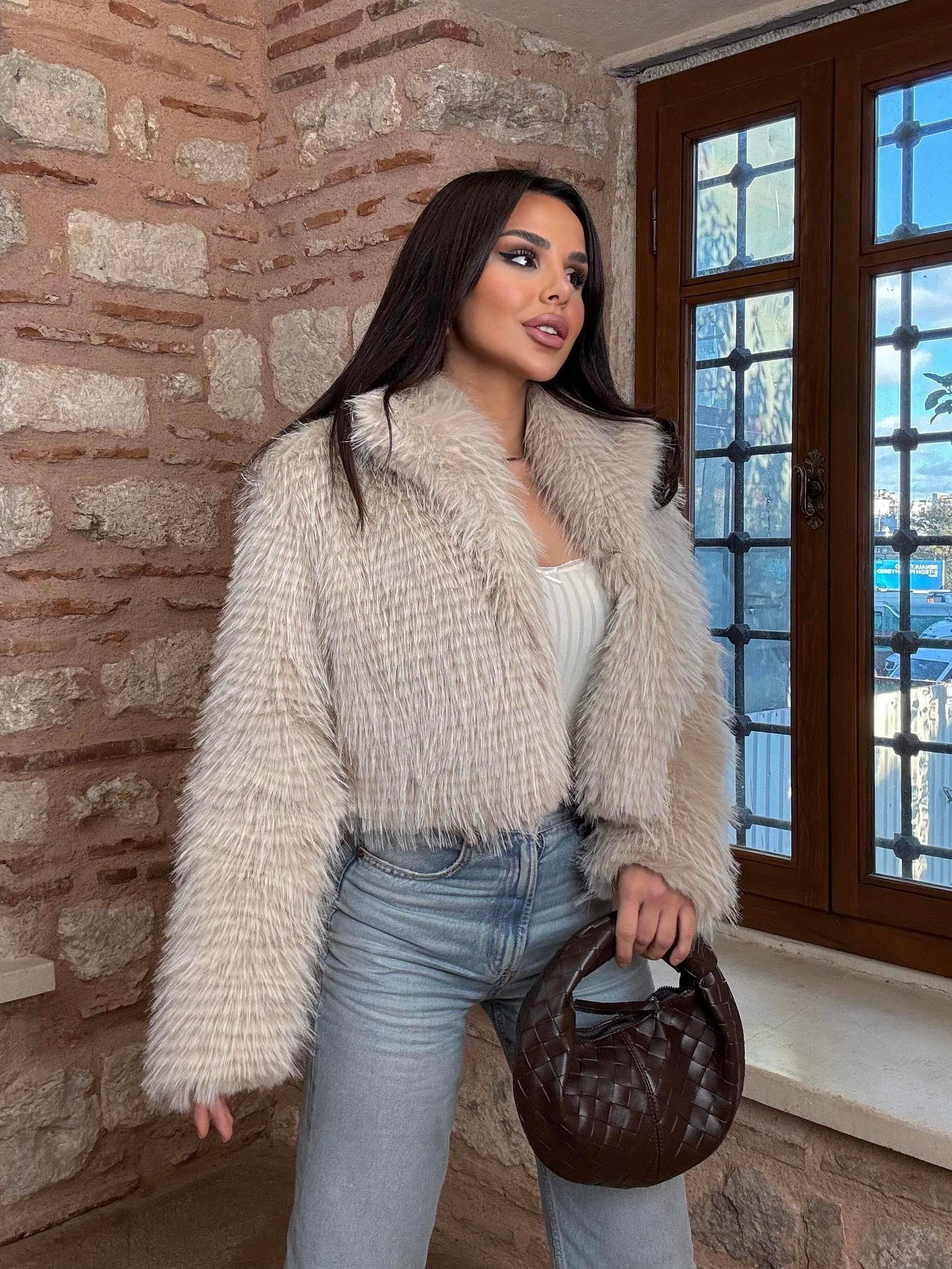 Efsun Kat Kat Modelli Crop Kürk Bej