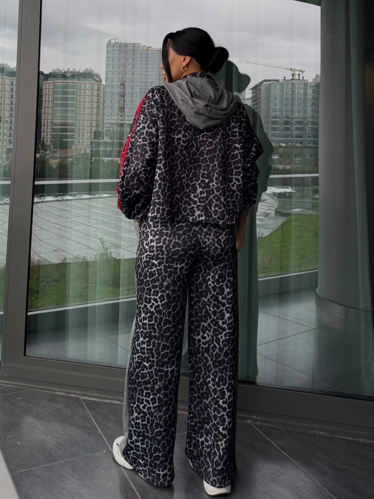 Klars Leopar Desenli Tasarım Takım Gri