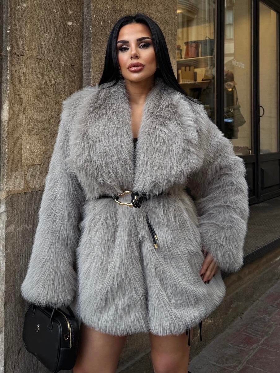 Larissa Kürk Gri