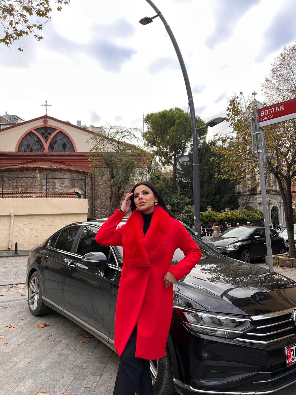 Prag Yakası Kürklü Kaşe Kaban Kırmızı