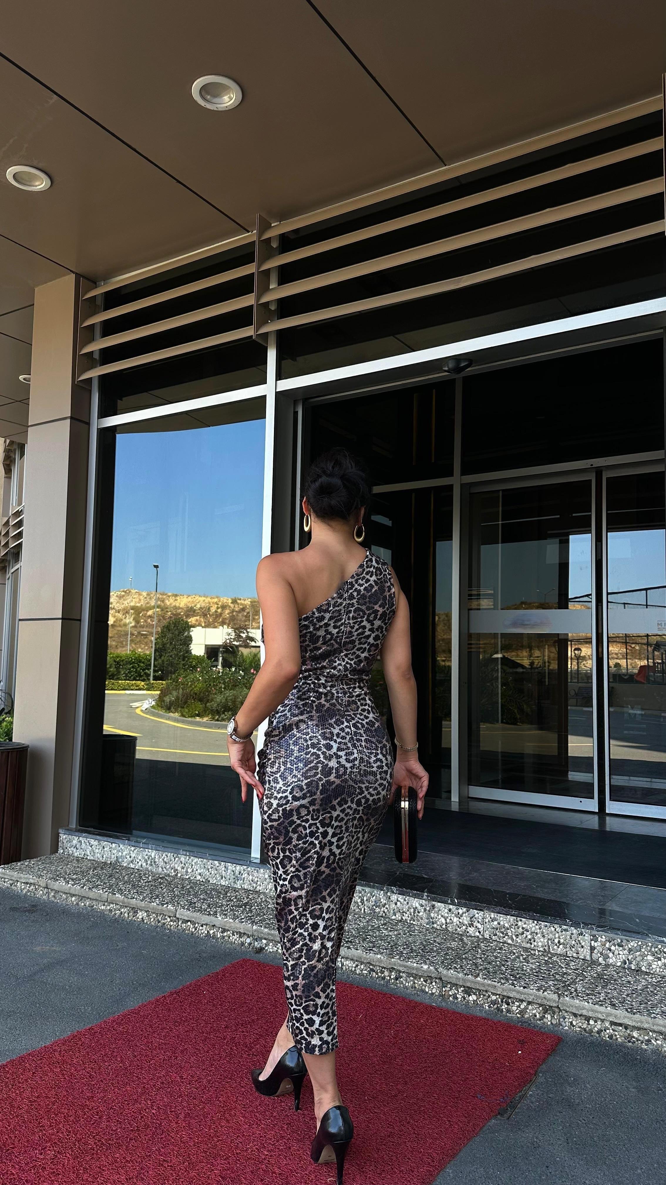 Romana Gül Detaylı Pul Payet Elbise Siyah