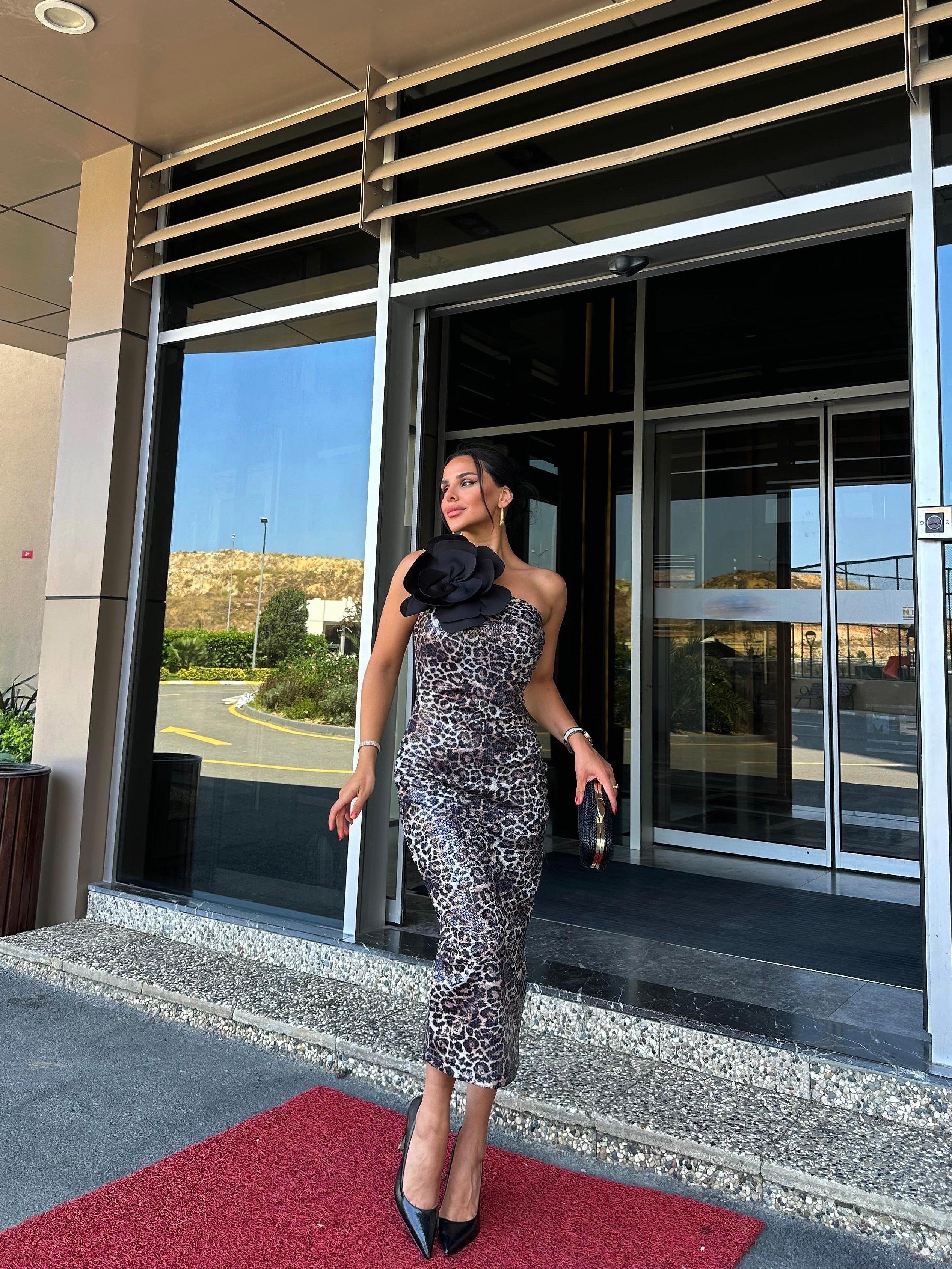 Romana Gül Detaylı Pul Payet Elbise Siyah
