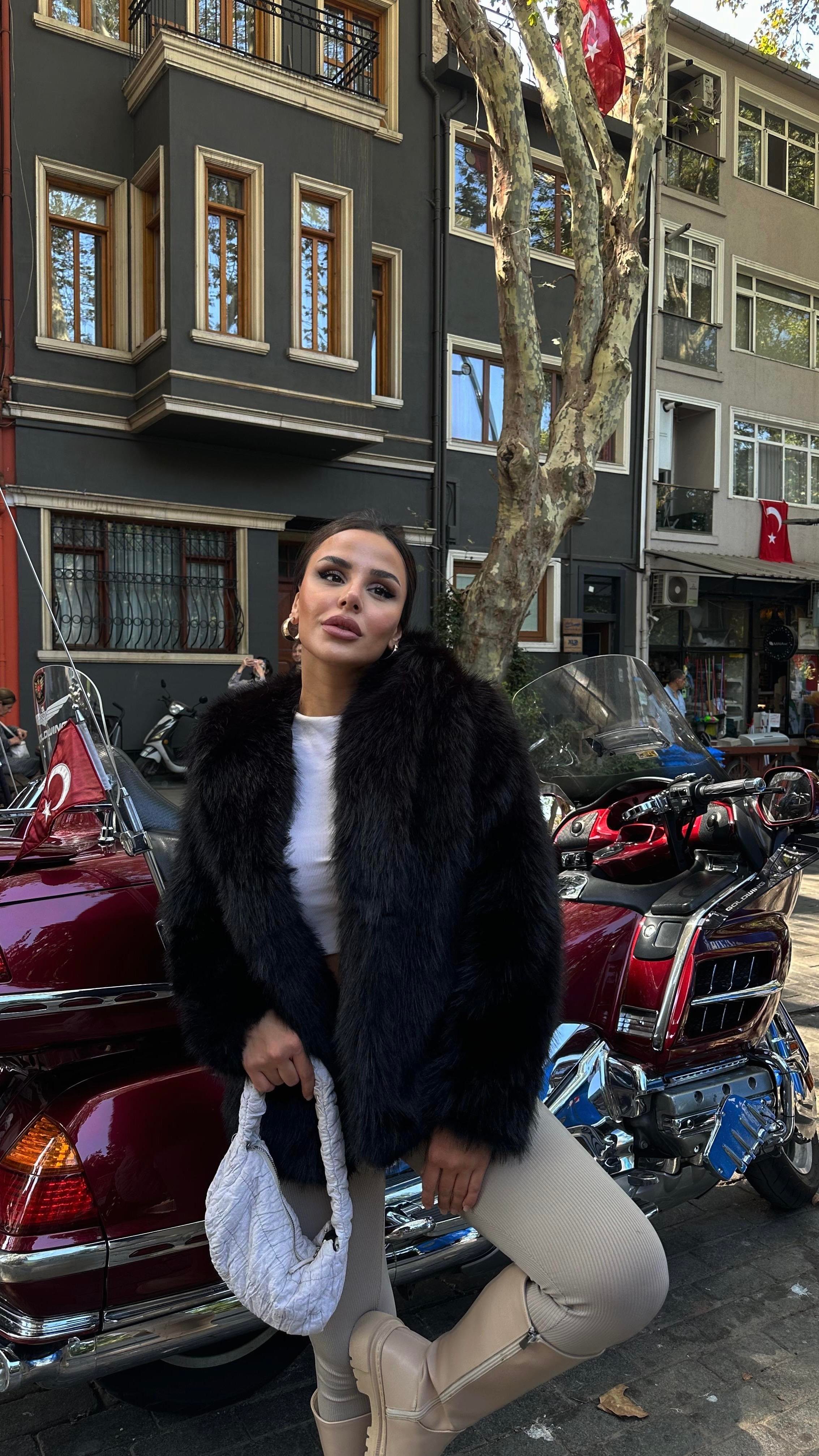 Velvet Kapşonlu Kürk Kaban Siyah