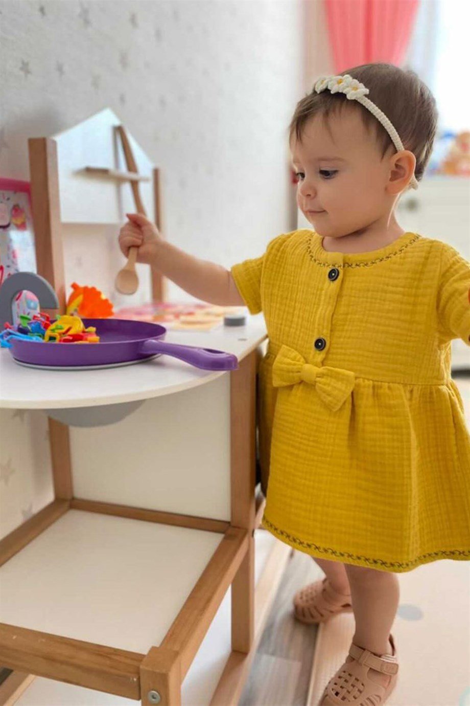 Kız Bebek Safran Nakışlı Müslin Elbise