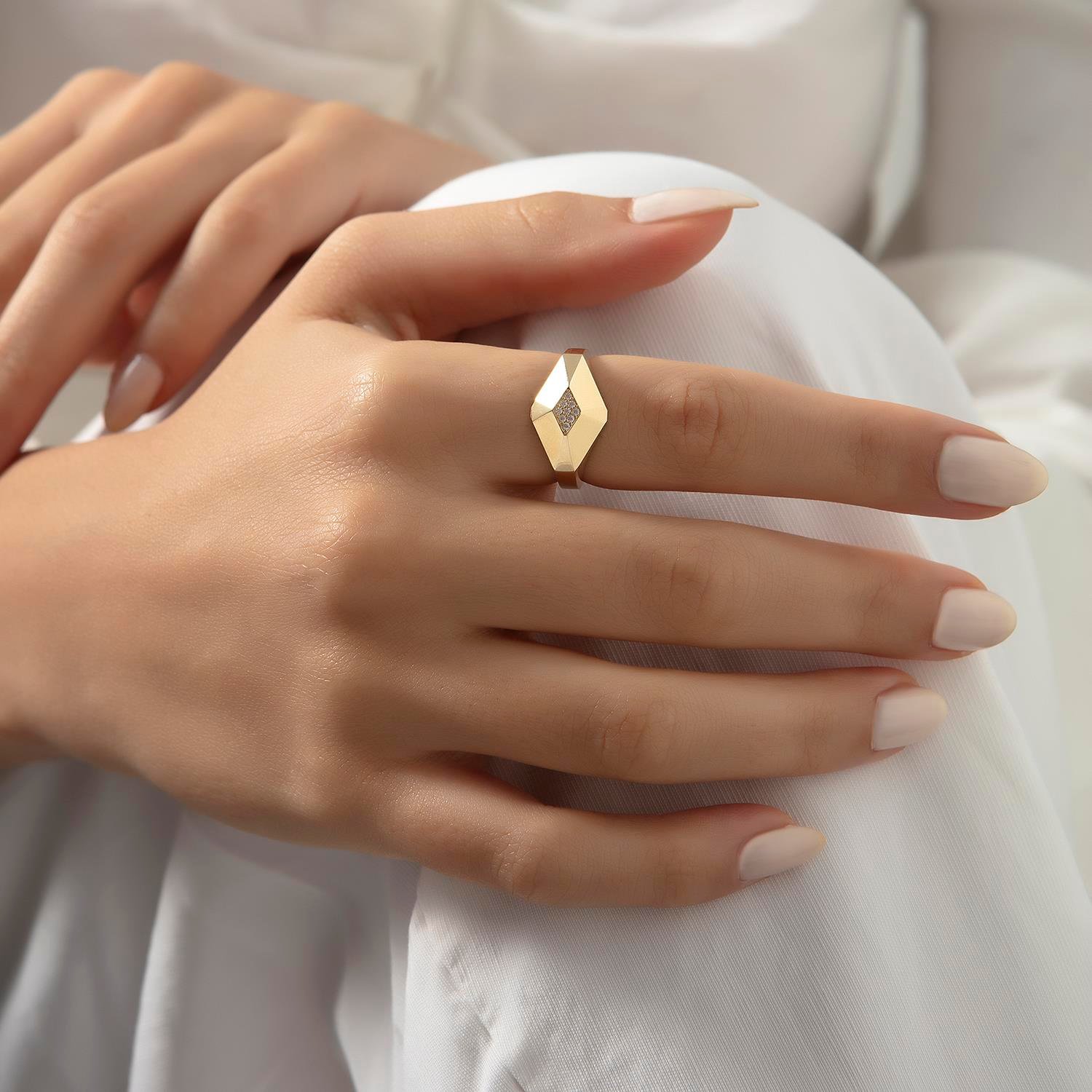 14 Ayar Altın Kübik Yüzük