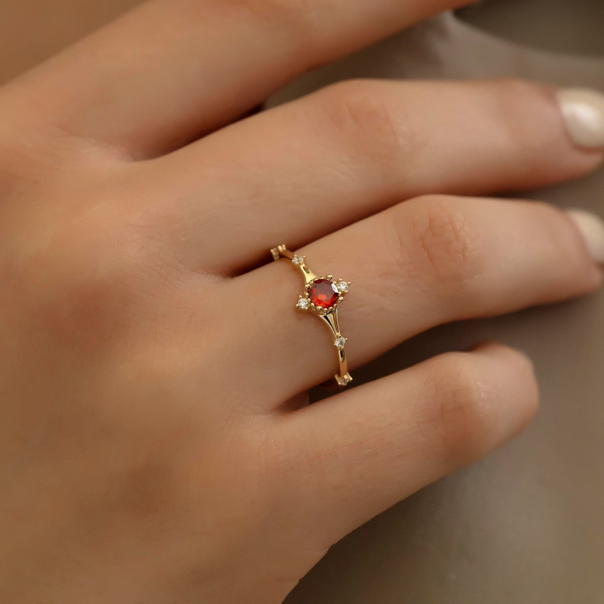 14 Ayar Altın Maria Yüzük