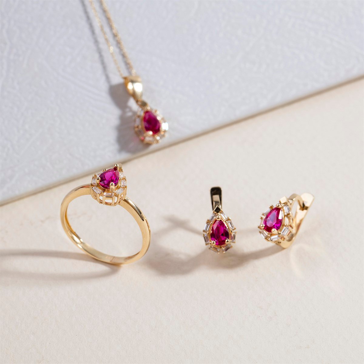 14 Ayar Altın Su Damlası Set 